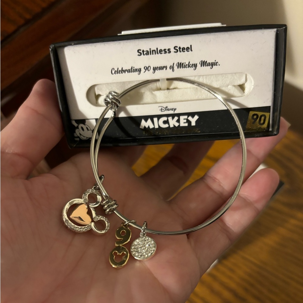 🧚🏻🧚🏻Disney 90th Anniversary Bangle Bracelet🧚🏻🧚🏻
